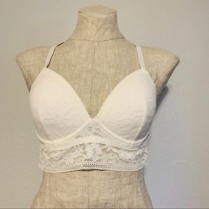 VICTORIA’S SECRET White lace bralette